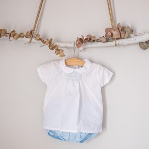 camisa con nido de abeja y cubrepañal a juego